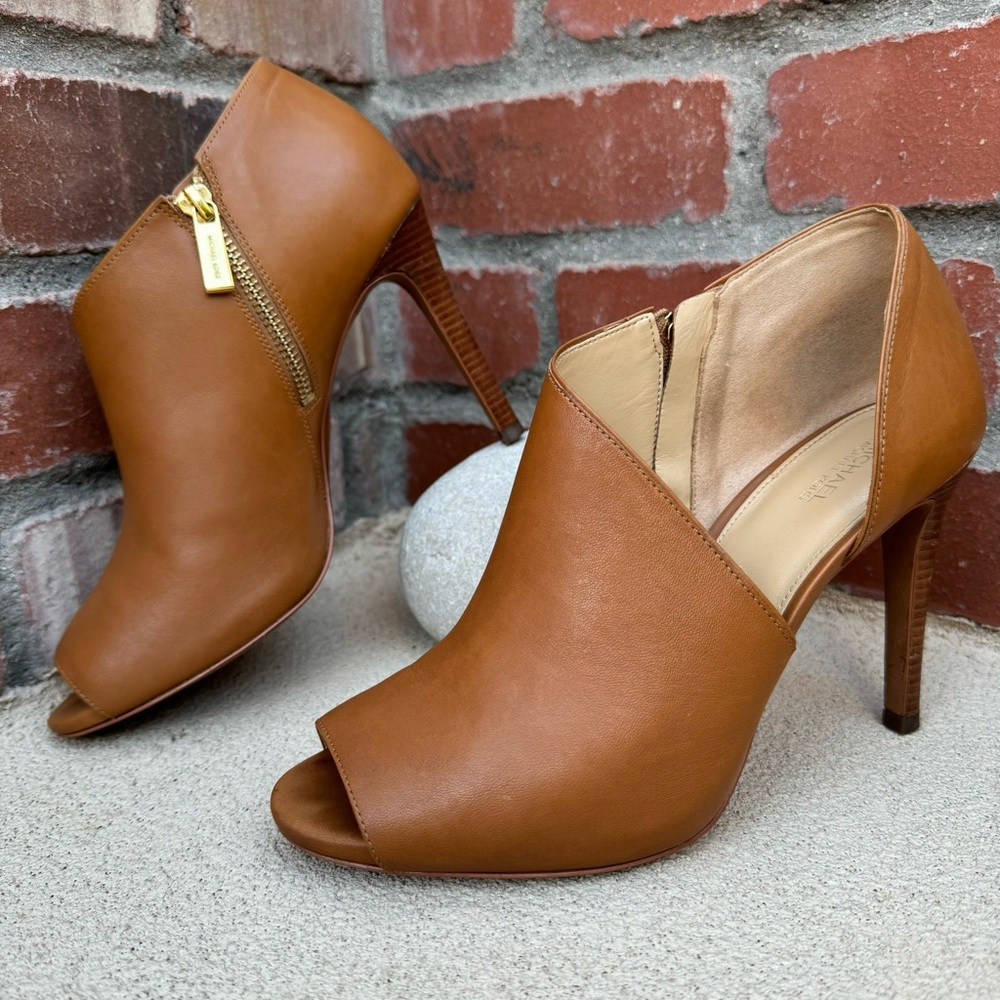 MICHAEL MICHAEL KORS
Elodie Leather Peep Toe Side Zip Shooties Sz 9